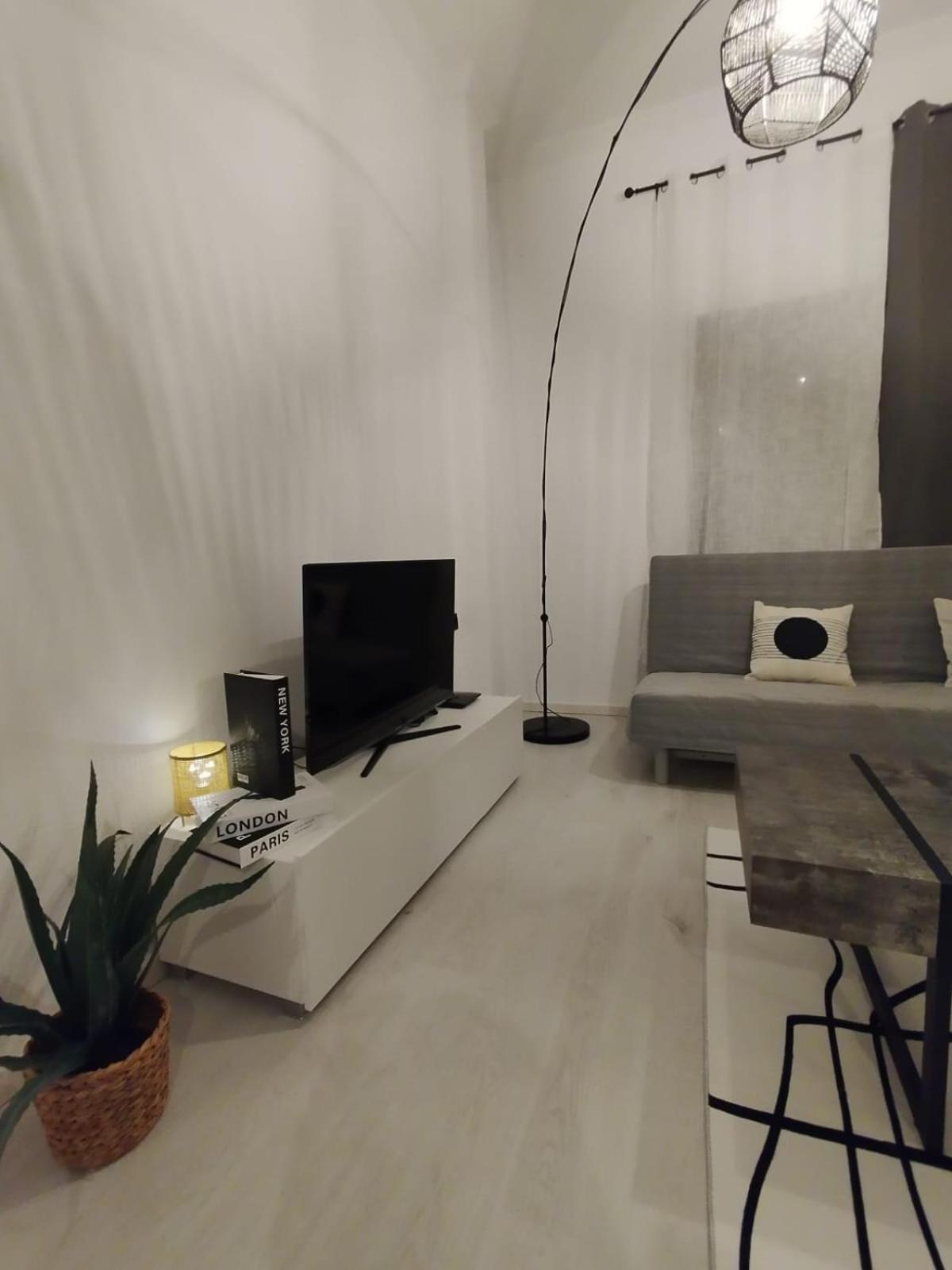 Black N' White Cozy Housegarden Αλεξανδρούπολη Εξωτερικό φωτογραφία